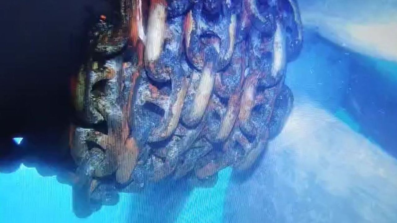 Küçükçekmece'de Alatepe Tankerinin Pervanesine Zincir Dolandı: Dalgıçlar Su Altı Görüntüleriyle Hasar Tespit Etti