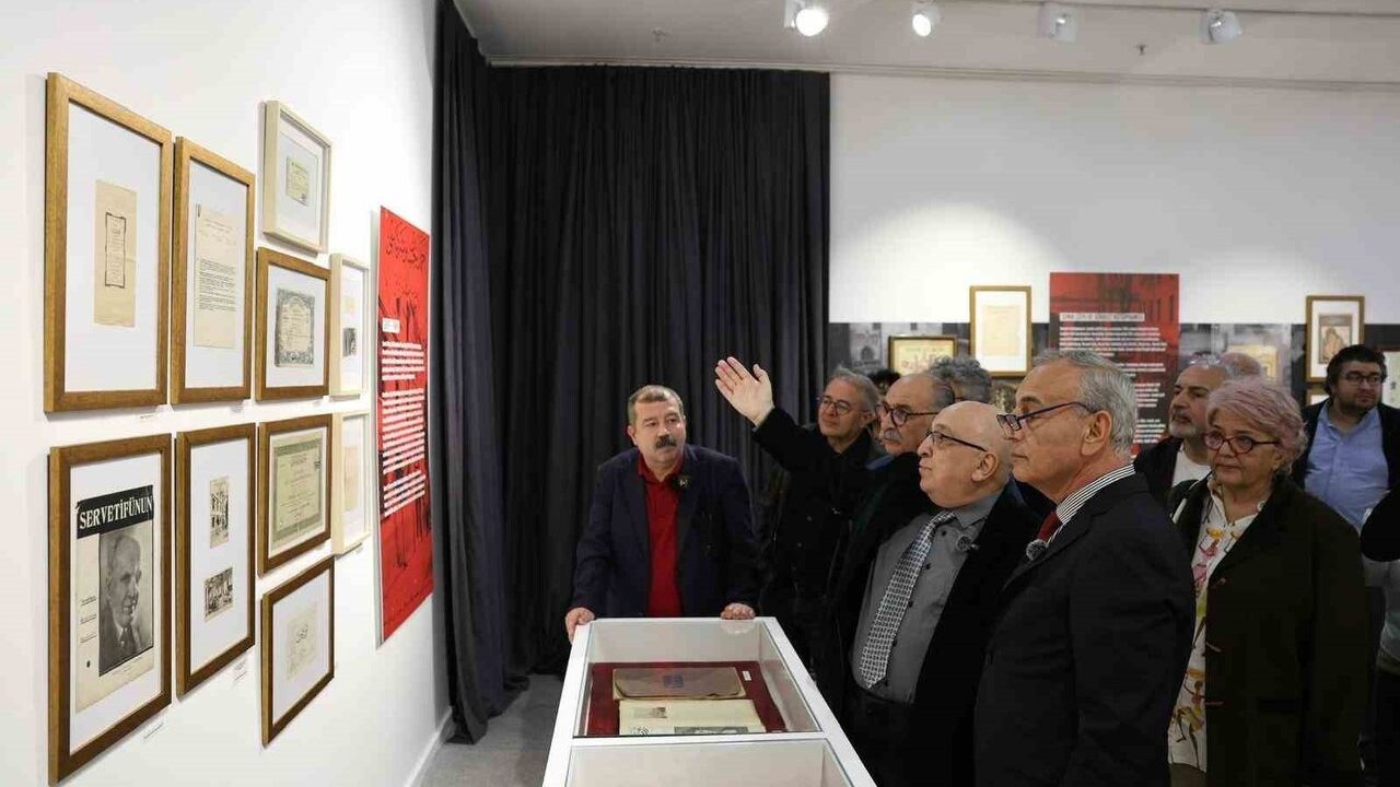 Küçükçekmece'de 'Bâb-ı Âli: Matbuatın Kalbi' sergisi Galeri Cennet'te açıldı