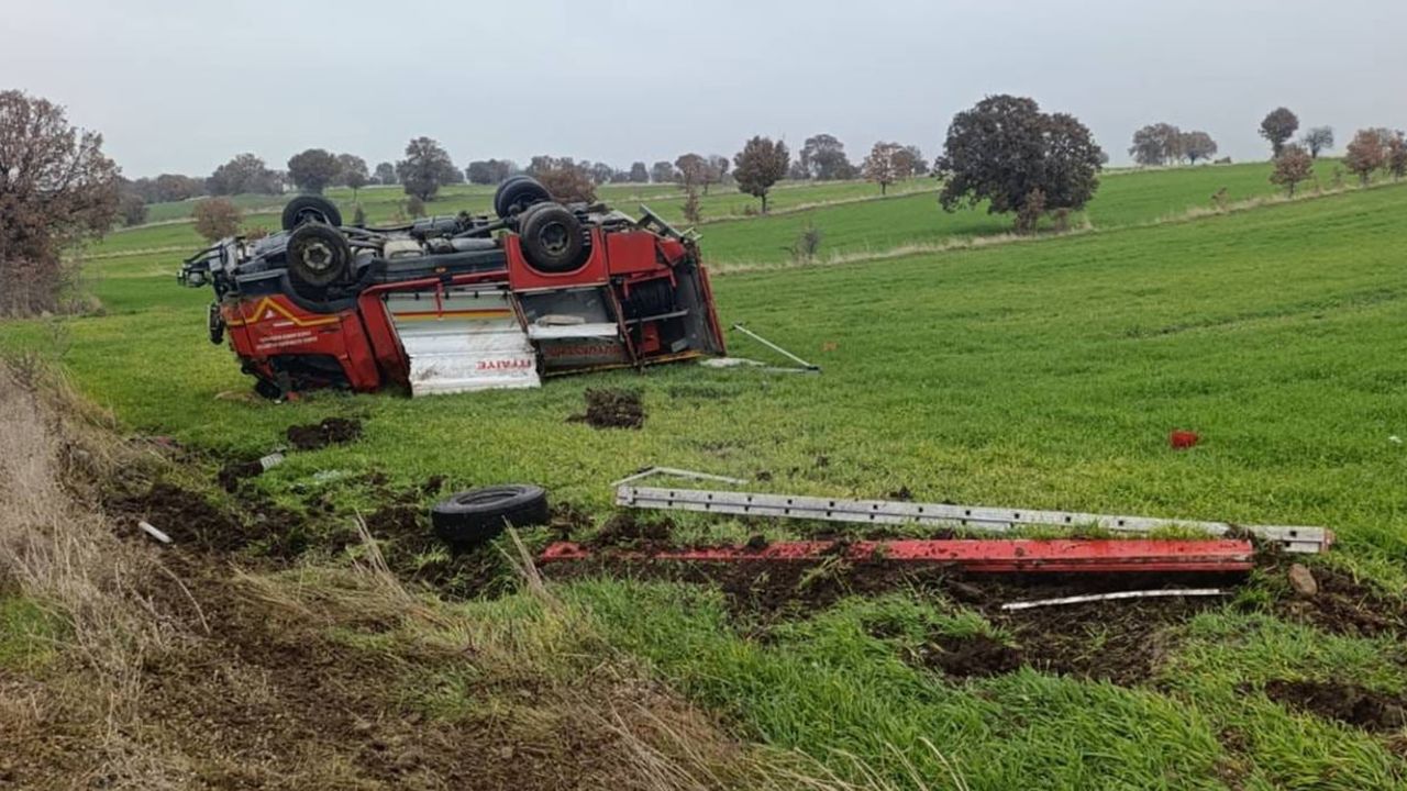 Kula'da itfaiye aracı yangına giderken takla attı — 1 yaralı