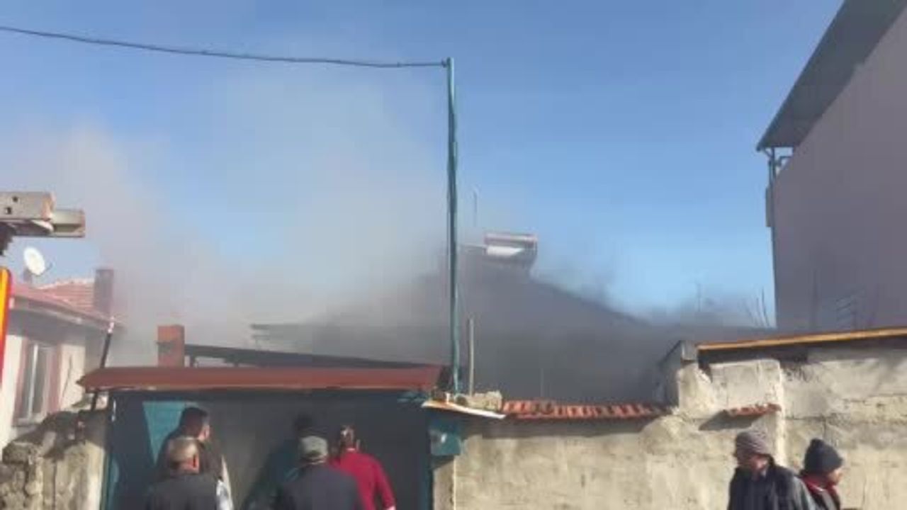 Kula’da müstakil evde yangın: İtfaiyenin zamanında müdahalesiyle kontrol sağlandı