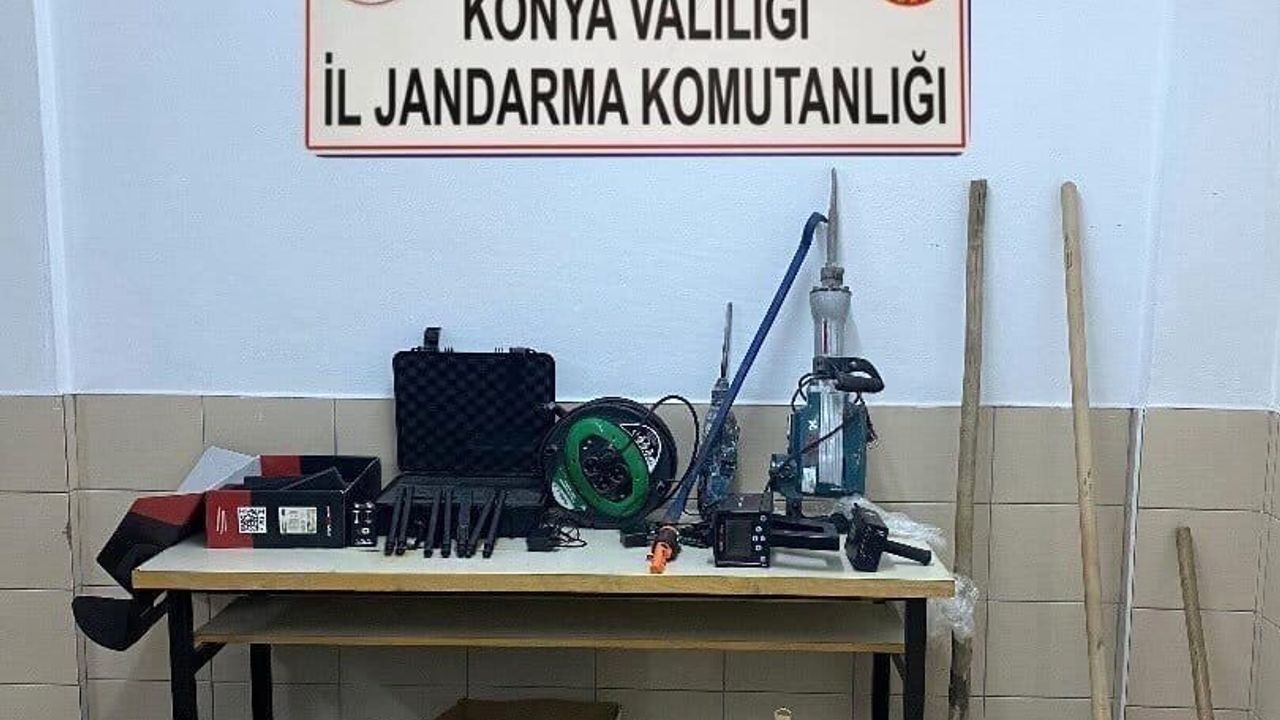 Kulu'da jandarma operasyonu: Kaçak kazı yapan 8 kişi yakalandı