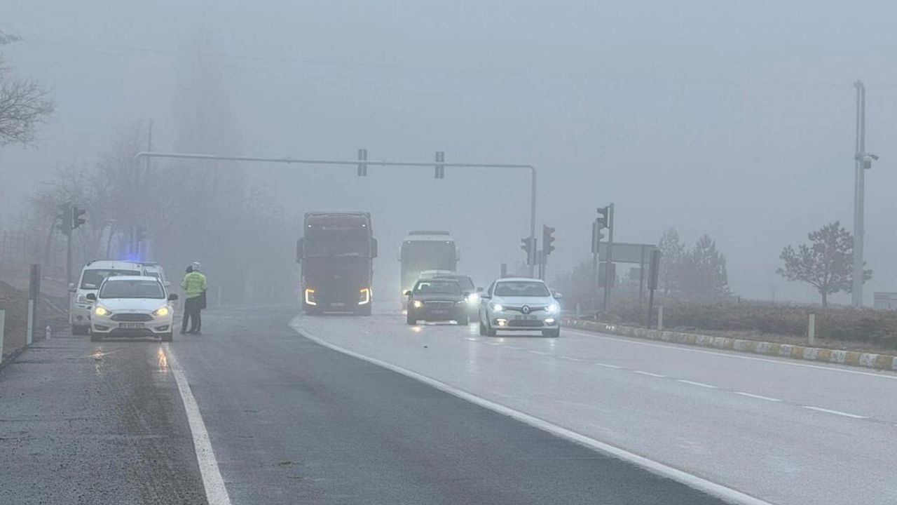 Kulu'da Sis Nedeniyle Meydana Gelen Kazalarda 2 Kişi Hafif Yaralandı