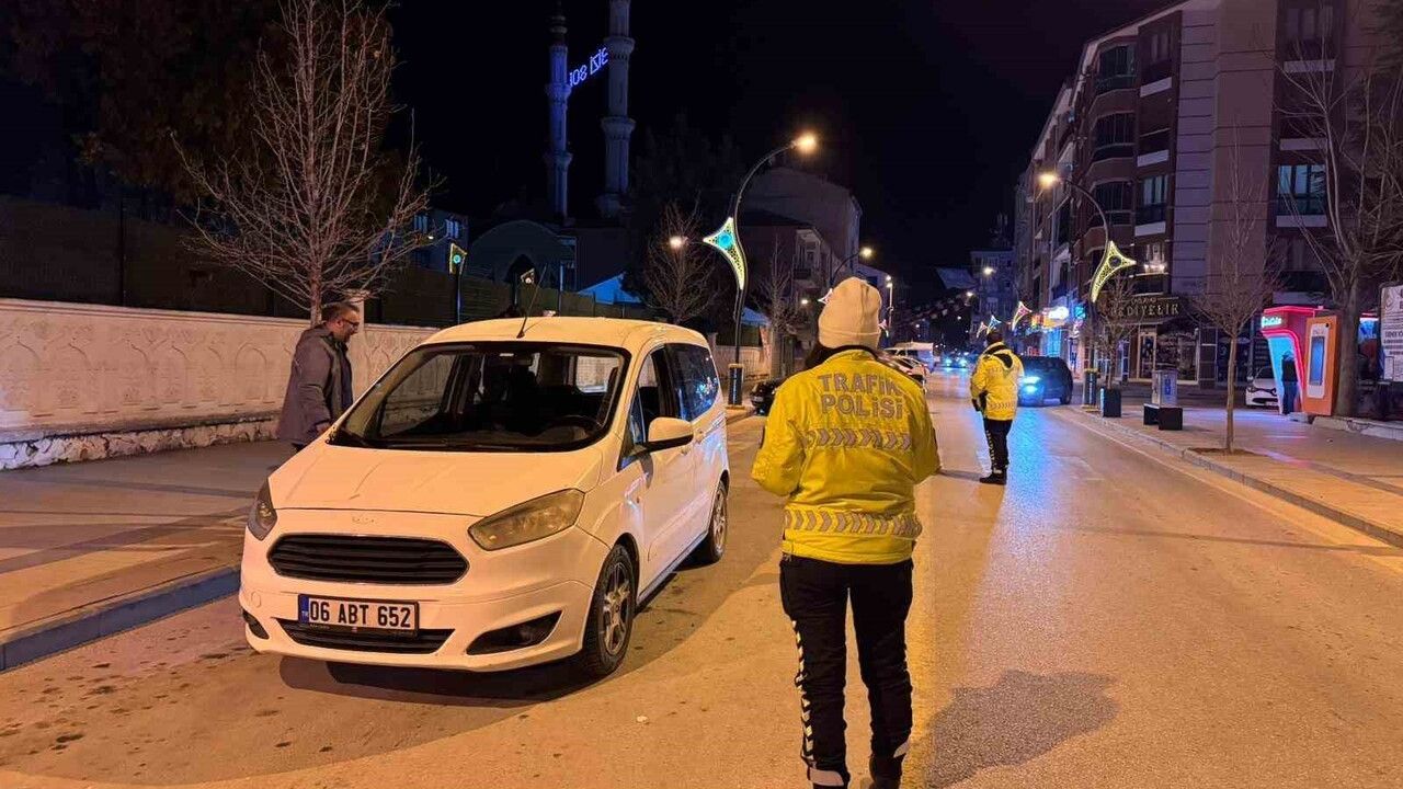 Kulu'da Trafik Denetimleri Sürüyor: Yakalanan Hafif Ticari Araç Trafikten Men Edildi