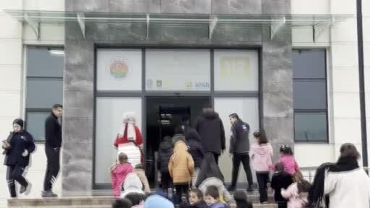 Kumçatı Necip Fazıl Kısakürek İlkokulu Öğrencileri Şırnak 112 Acil Çağrı Merkezi'ni Ziyaret Etti