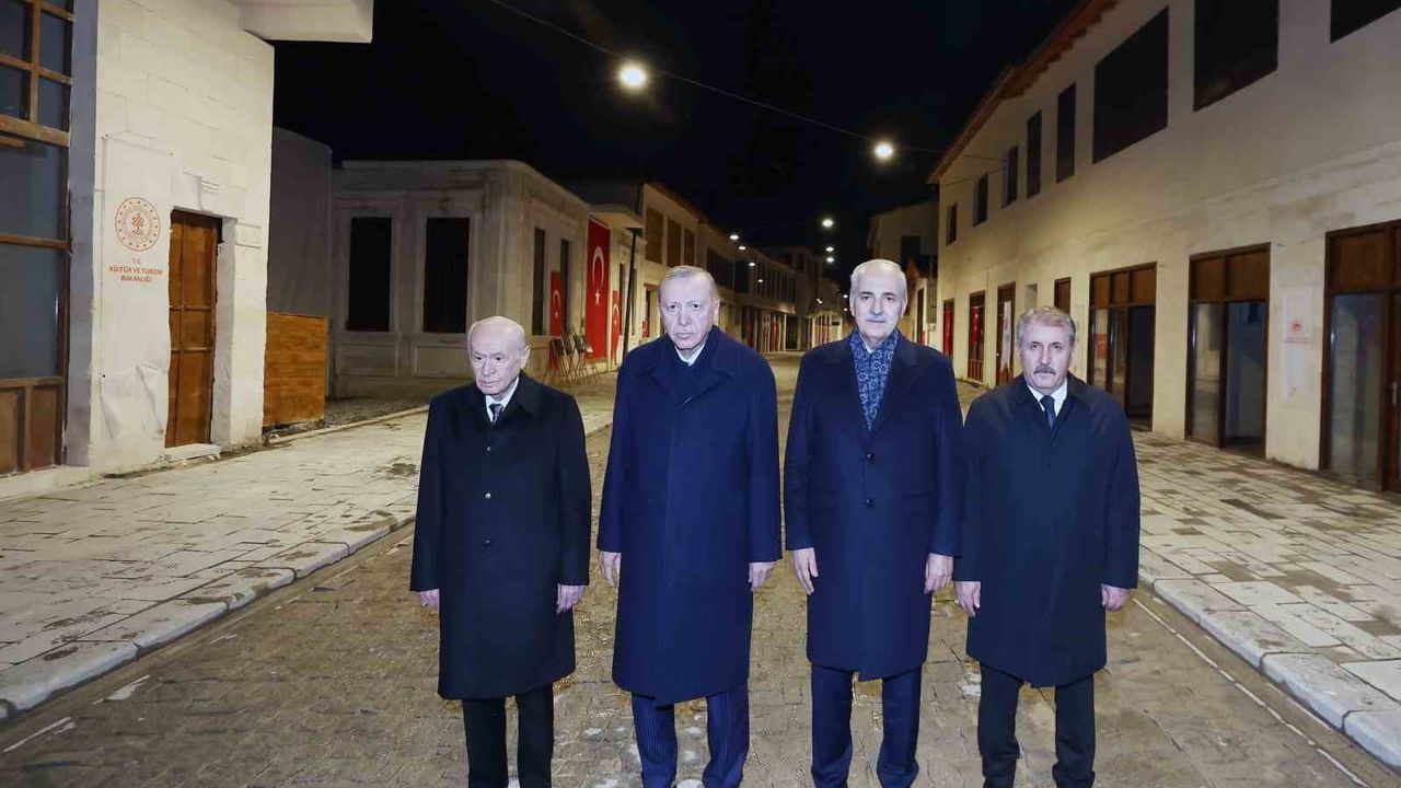 Kurtuluş Caddesi yeniden ışıklandırıldı: Cumhurbaşkanı Erdoğan törene katıldı