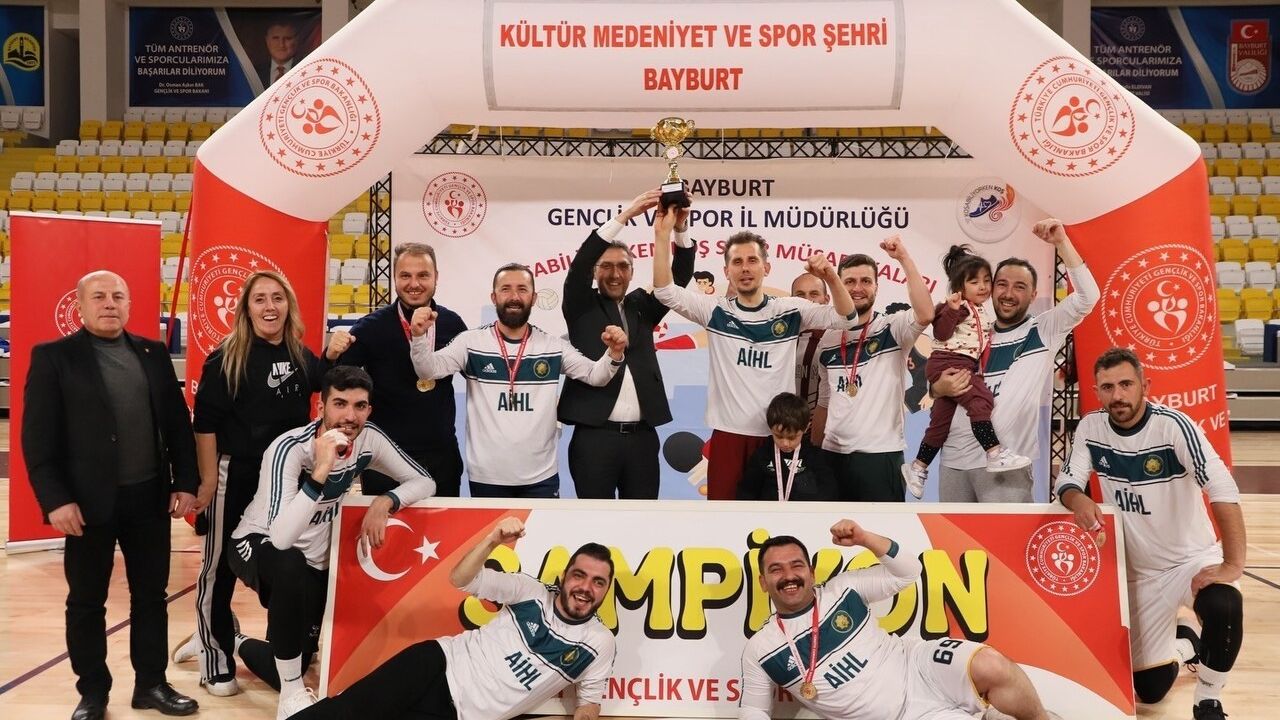 Kurumlar Arası Voleybol Turnuvası Şampiyonu Bayburt İl Milli Eğitim Müdürlüğü