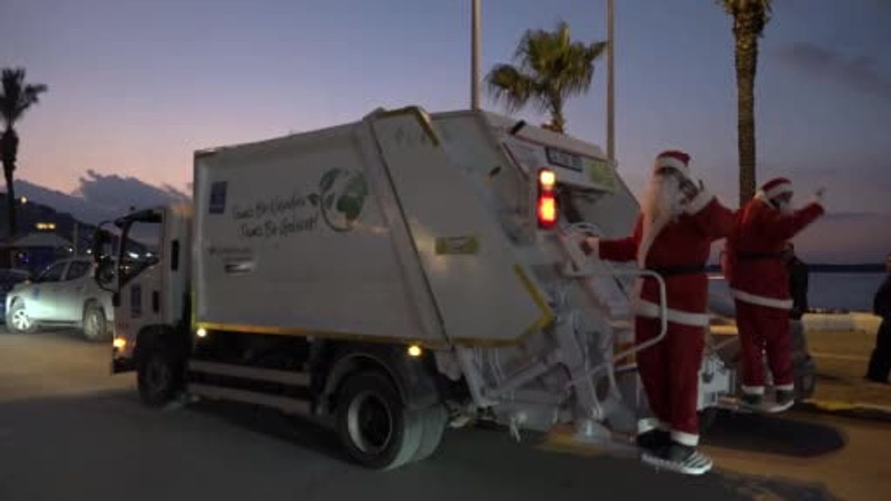 Kuşadası'nda çöp kamyonları ışıklarla süslendi: Yeni yılda çevre temizliğine vurgu