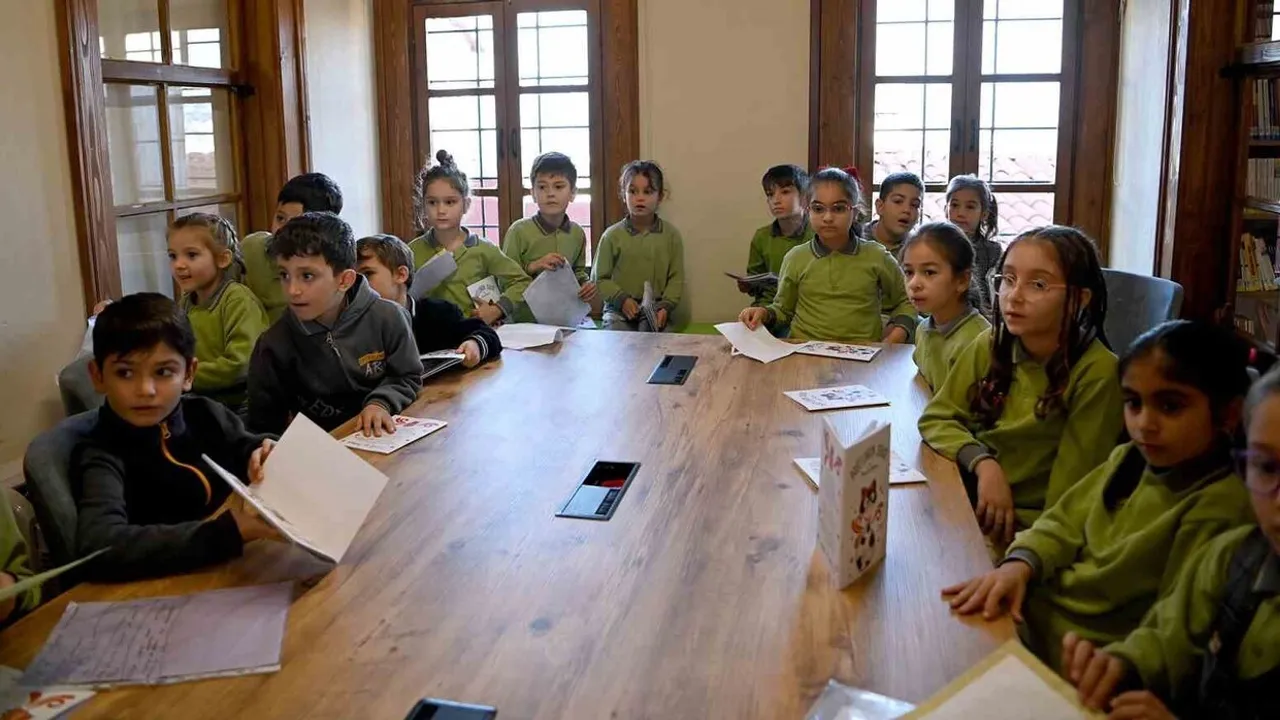 Kuşadası SEYAKMER'de 'Dostluğun Şifası' atölyesi: Çocuklara kitap ve hayvan sevgisi