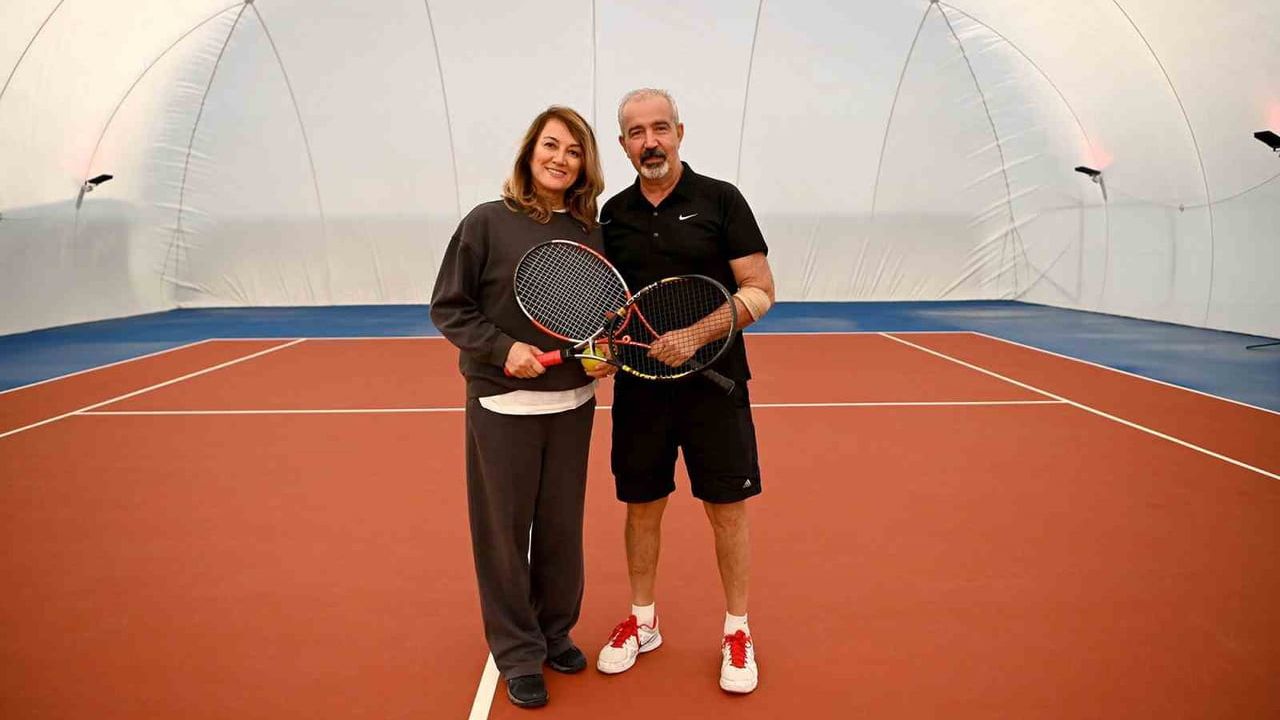 Kuşadası Tenis Kulübü'ne balon kort: Kışın tenis imkanı artıyor