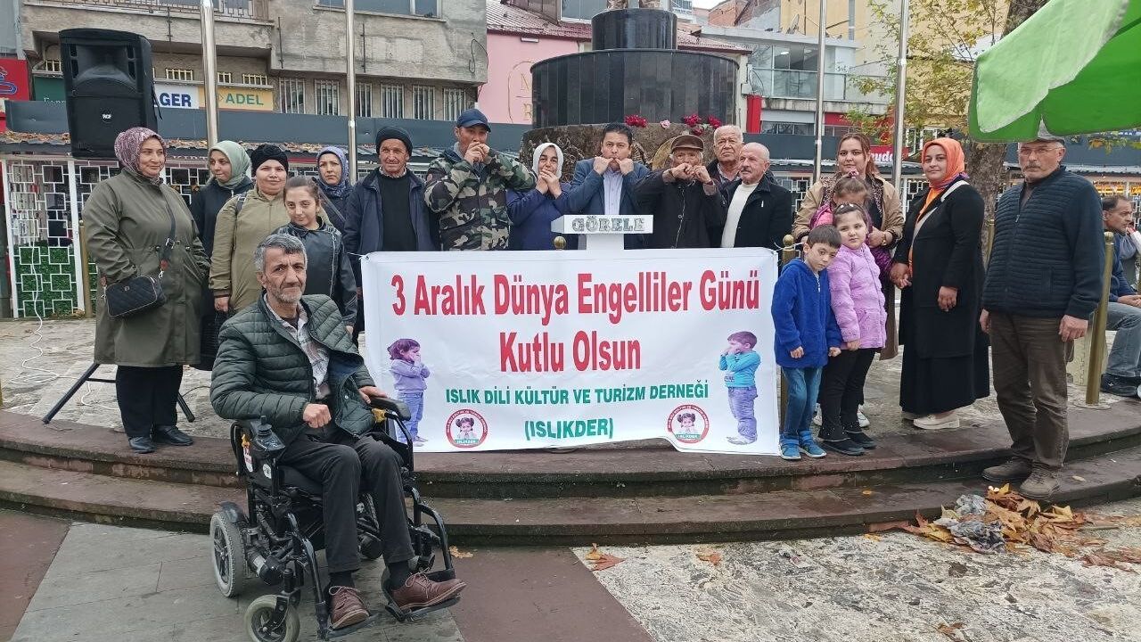 Kuşköy'de ISLIKDER üyeleri 3 Aralık Dünya Engelliler Günü mesajlarını ıslık diliyle iletti