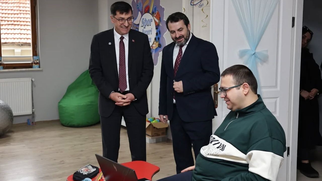 Kütahya Belediyesi'nden otizmli bireylere destek: Başkan Eyüp Kahveci Kütahya Otizm Derneği'ni ziyaret etti