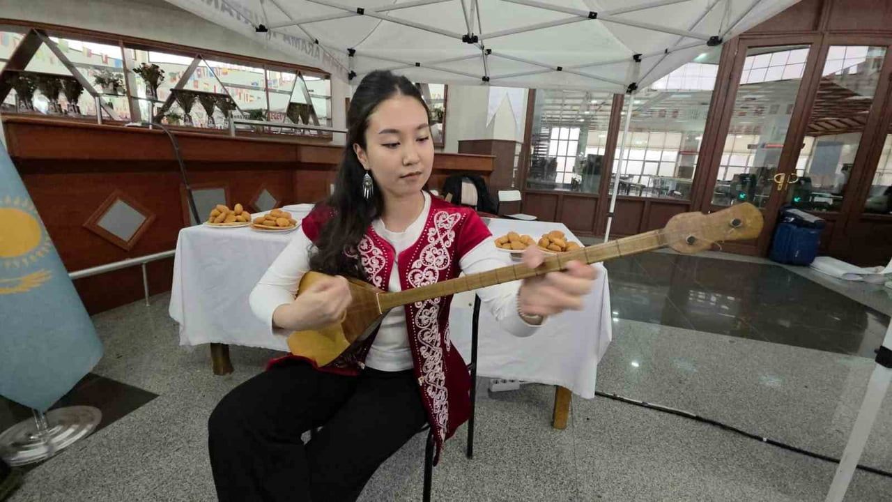 Kütahya'da 3. Uluslararası Öğrenci Buluşması: 13 ülke kültürlerini tanıttı