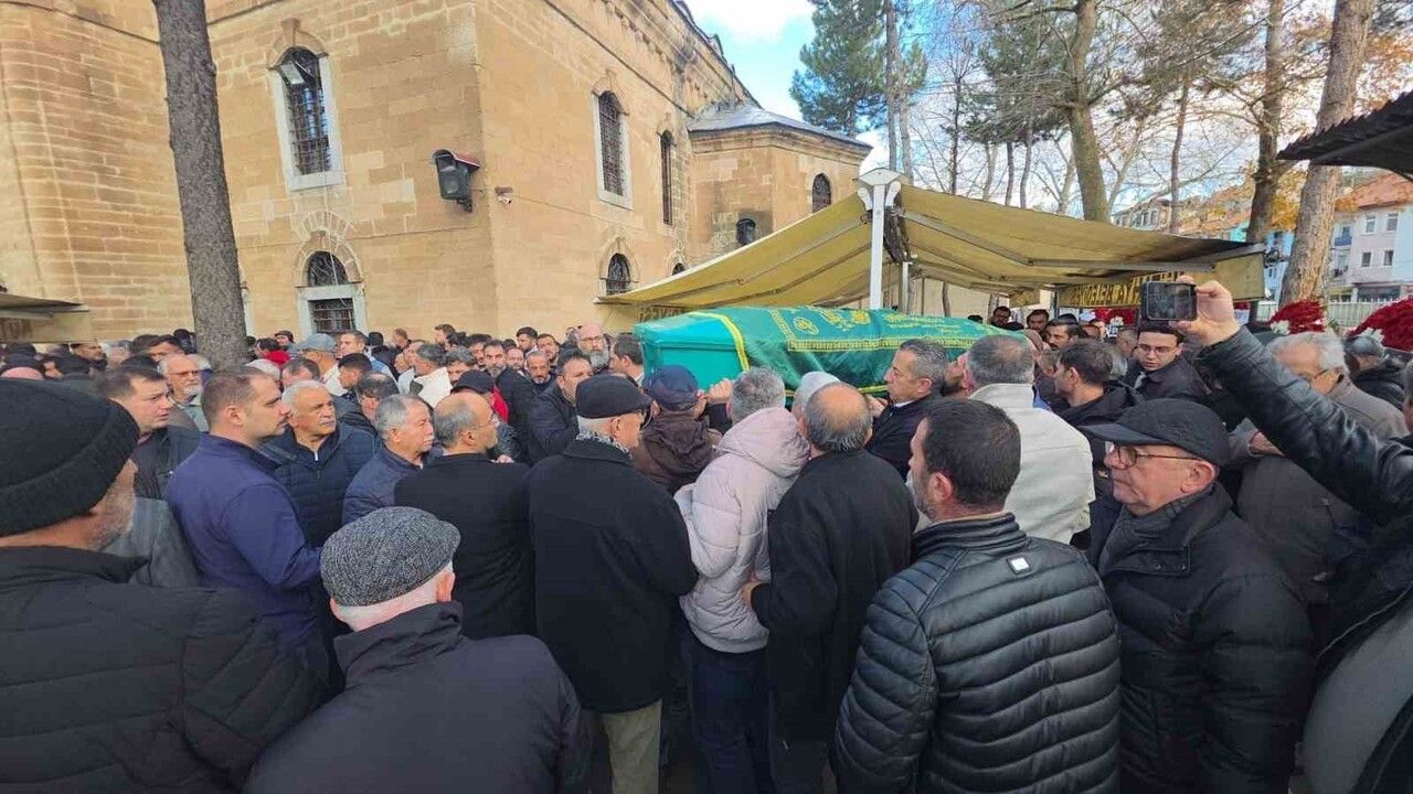 Kütahya'da Berberler ve Kuaförler Odası Başkanı Mehmet Çaltı son yolculuğuna uğurlandı