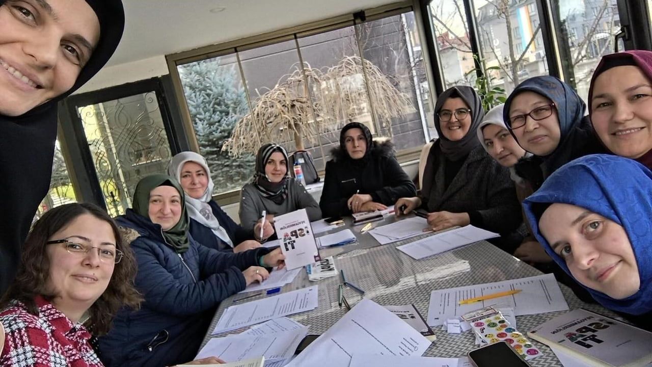 Kütahya'da Beşinci Sınıf Velileri Kitap Okuma Atölyesinde Buluştu