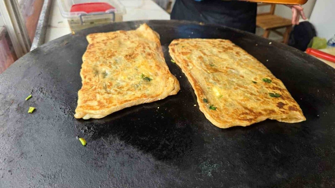 Kütahya'da Geleneksel Gözleme Geleneğini Yaşatan Aşçı Asya Nil Şavk