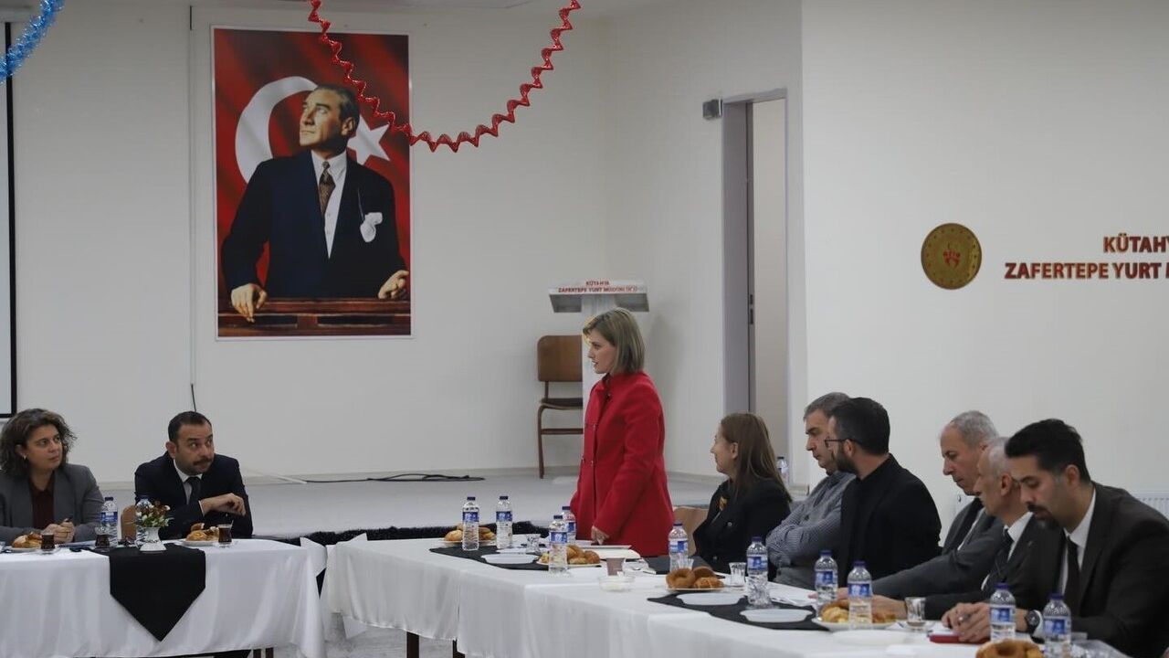 Kütahya'da Gençlik ve Spor Müdürleri Tuğçe Özer ile İstişare Toplantısında Buluştu