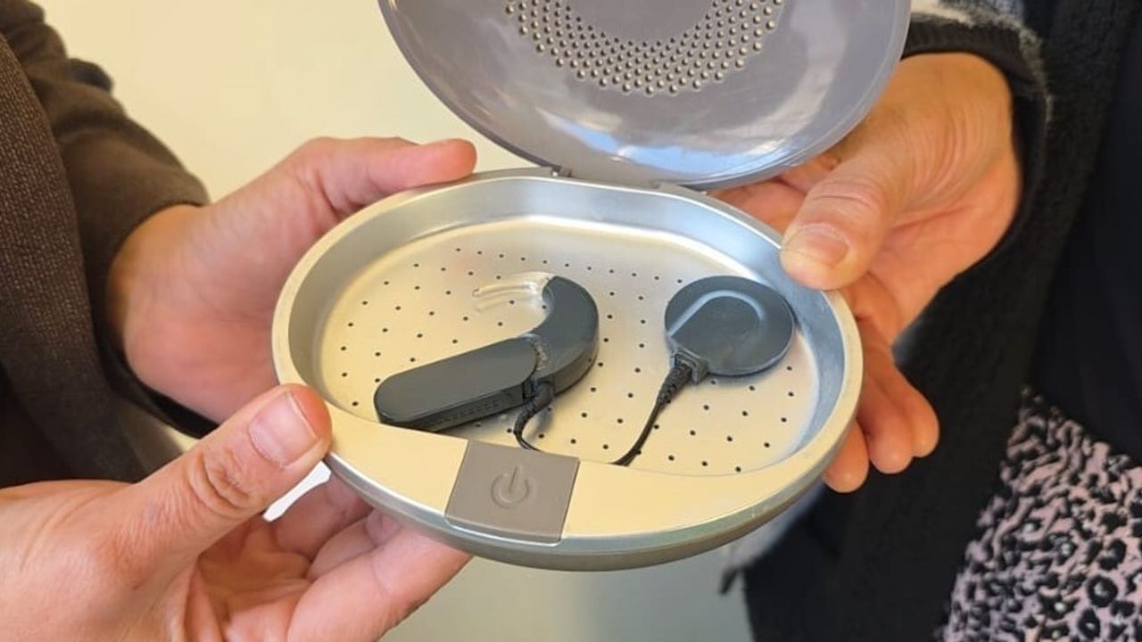 Kütahya’da işitme cihazı arızası yaşayan 15 yaşındaki Narin’e koklear implant bağışlandı