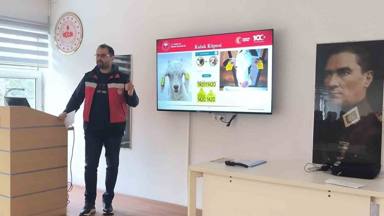 Kütahya'da Jandarma Personeline Belgesiz ve Kaçak Hayvan Hareketleri Eğitimi