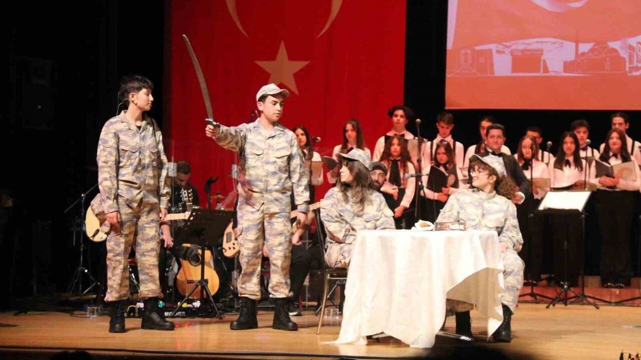 Kütahya'da 'Kim Var?' Sanat Etkinliği Hezar Dinari Kültür Merkezi'nde İlgi Gördü