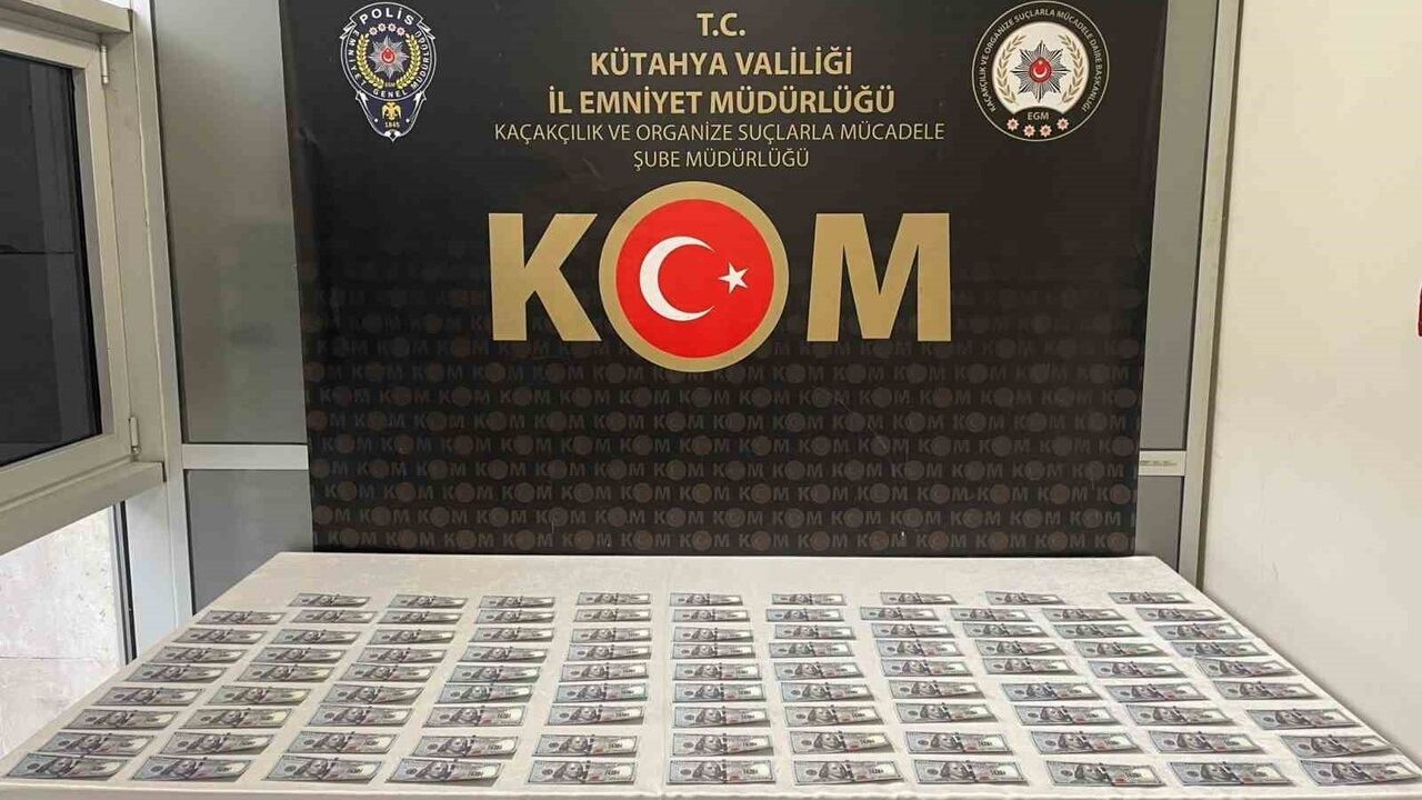 Kütahya’da KOM Operasyonu: 97 Sahte 100 Dolar Ele Geçirildi