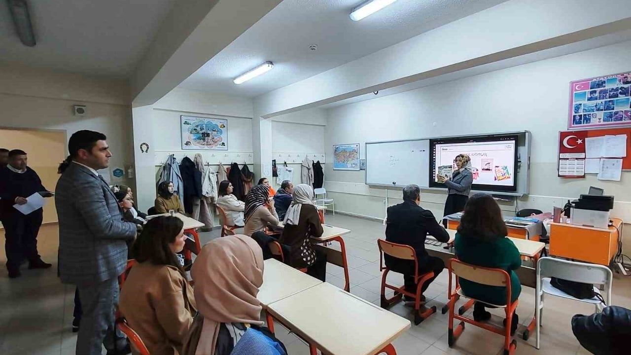 Kütahya'da ÖRAV Eğitim Şenliği: Öğretmenler 36 atölyede mesleki ve kişisel gelişim fırsatı buldu