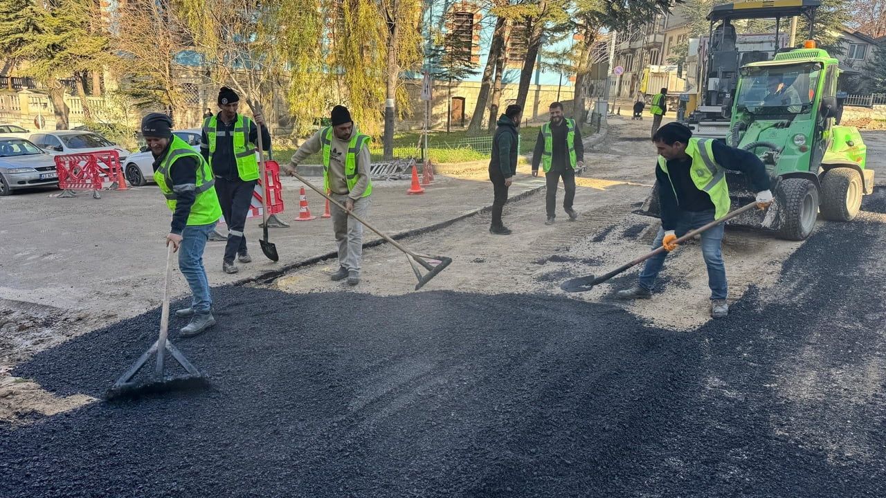 Kütahya'da Saray Mahallesi'ndeki Asfalt Çalışmaları Yerinde İncelendi