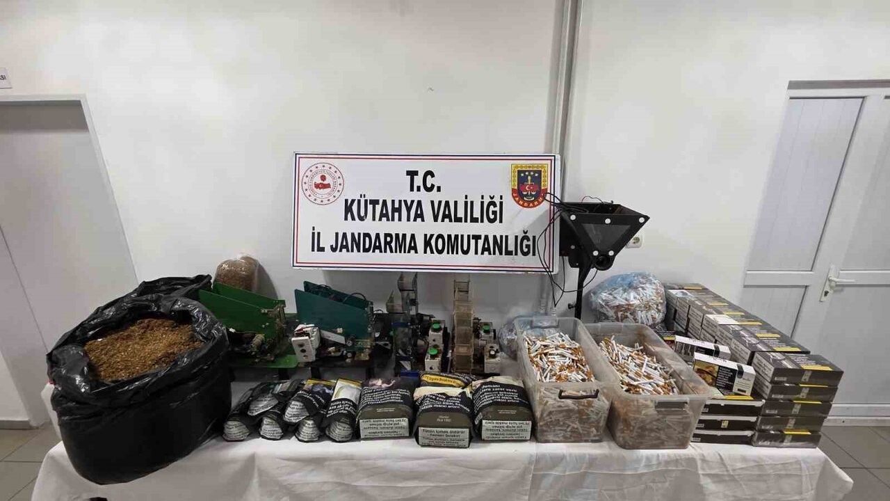 Kütahya'da Simav'da kaçak tütün ve makaron operasyonu