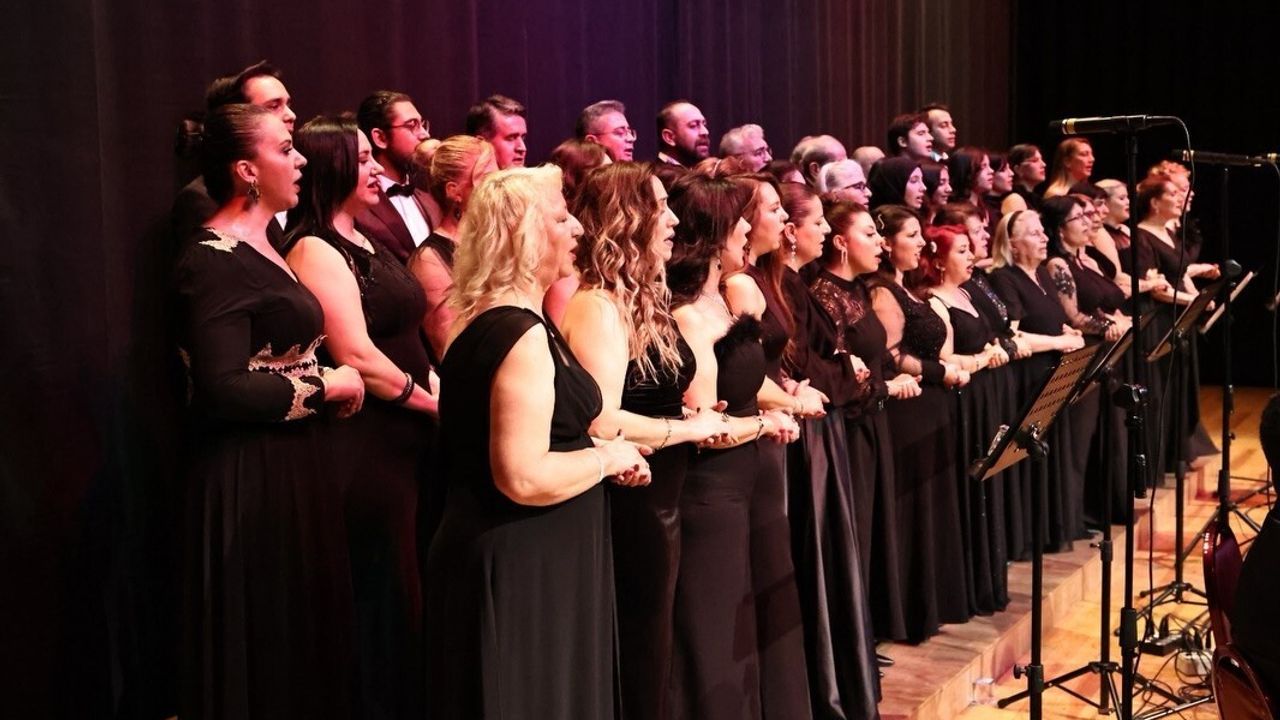 Kütahya'da Türk Sanat Müziği Konseri — Burdur Korosu ve Gül Öz Hezar Dinari'de Sahne Aldı