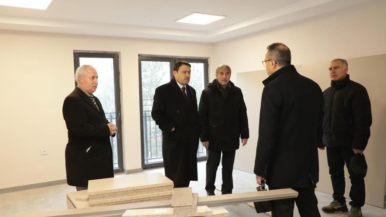 Kütahya’da yapımı süren öğretmenevi yerinde incelendi