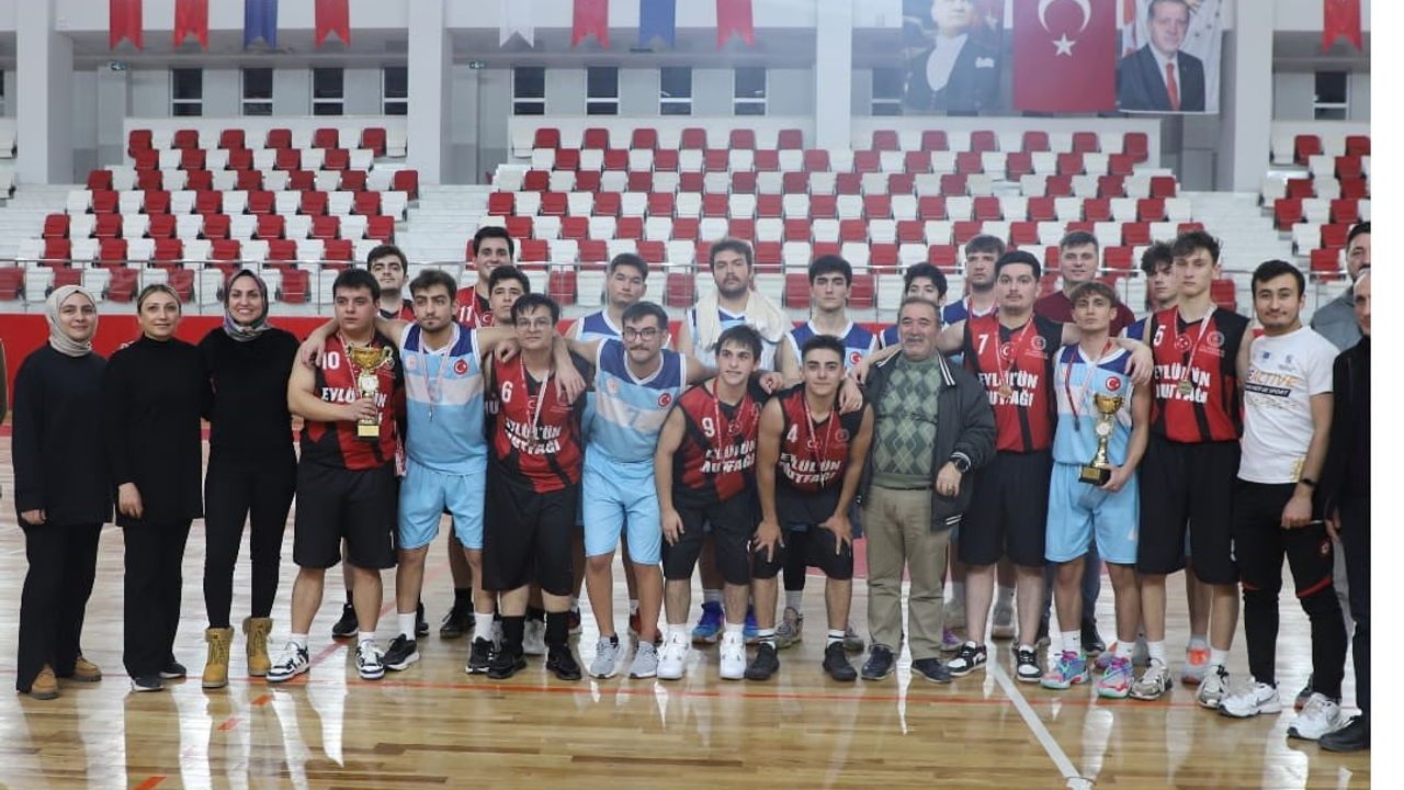 Kütahya'da Yurt Ligleri Müsabakaları Tamamlandı: 12 Branşta 320 Sporcu Yarıştı