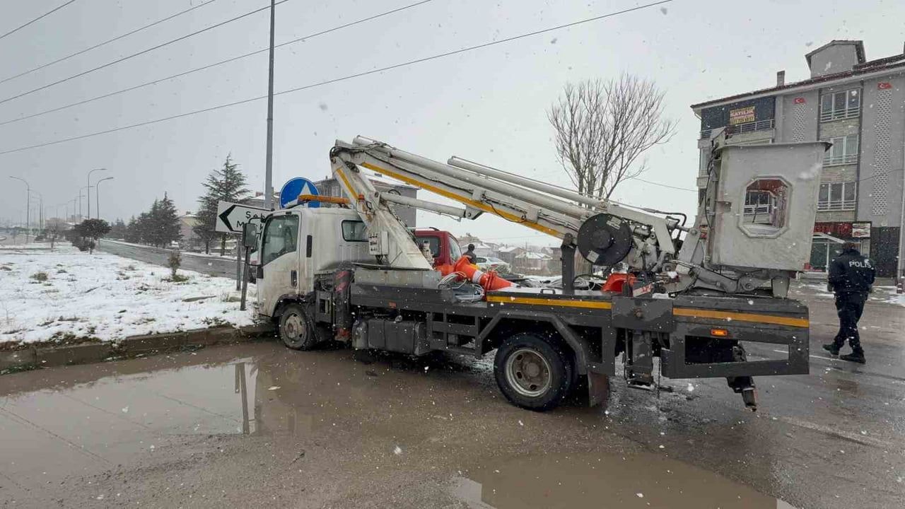 Kütahya Domaniç’te kavşakta çarpışma: 4 yaralı