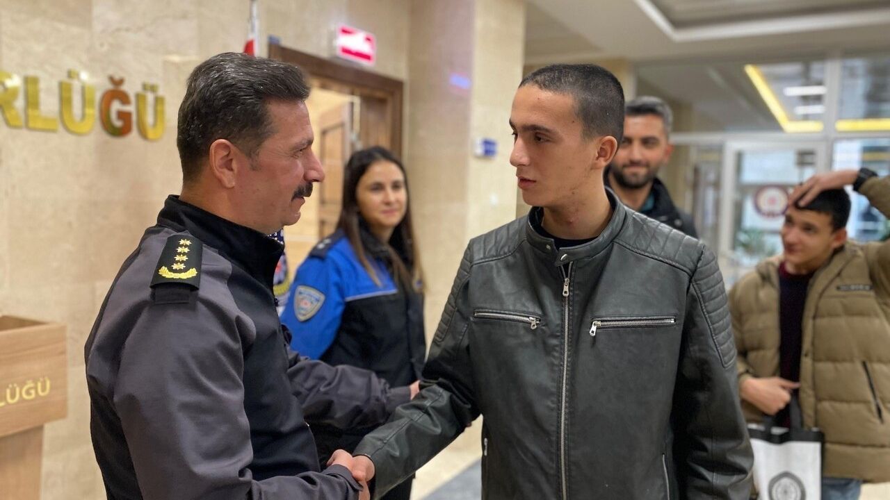 Kütahya Emniyet Müdürü Osman Elbir, Yavuz Sultan Selim Özel Eğitim Okulu&#39;nu ağırladı