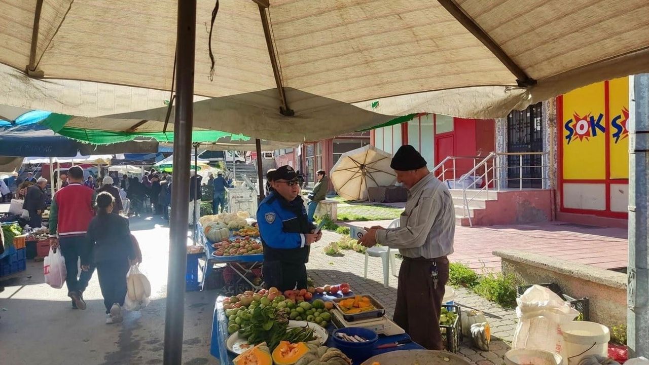 Kütahya Emniyeti semt pazarlarında dolandırıcılık ve güvenlik uyarıları yaptı