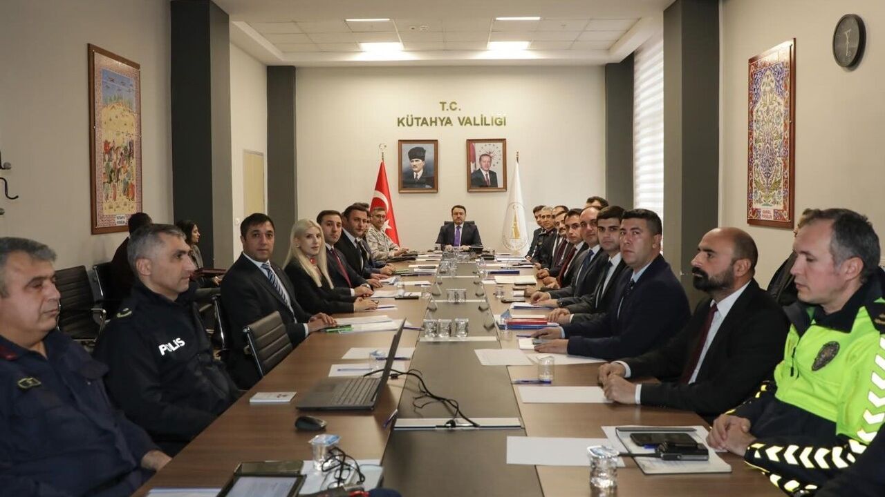 Kütahya İl Güvenlik ve Asayiş Toplantısı: Vali Musa Işın'dan 'Güvenlik hizmetleri milletimize karşı sorumluluğumuzdur' vurgusu