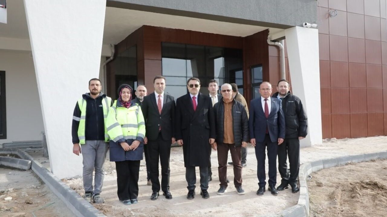 Kütahya Valisi Musa Işın, Çavdarhisar Devlet Hastanesi inşaatını yerinde inceledi