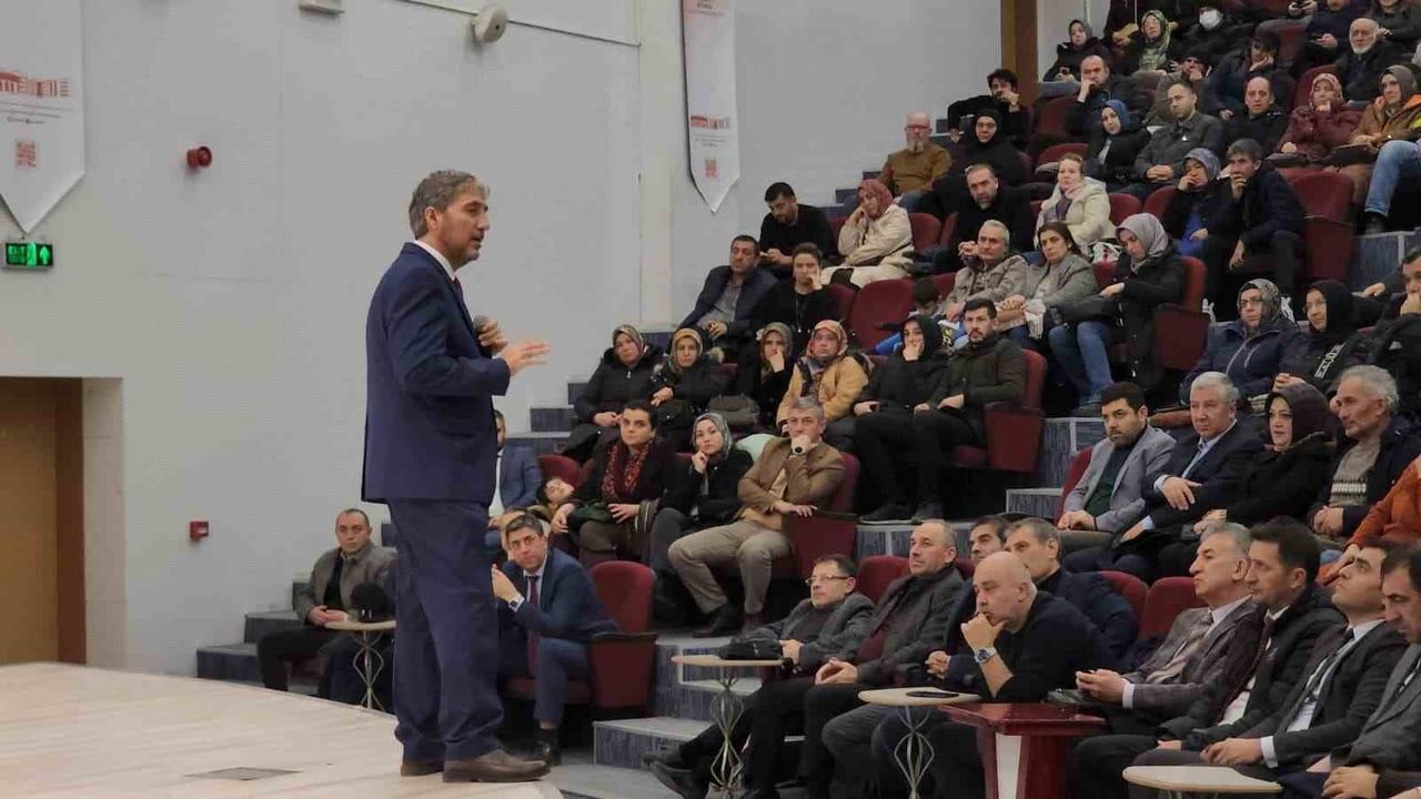 Kütahya Veli Buluşmaları'nın beşincisi Beylerbeyi Konferans Salonu'nda gerçekleştirildi