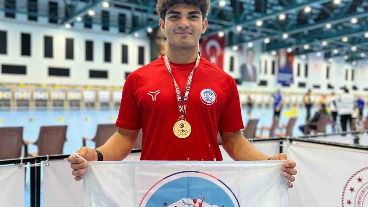Kutay Tek, 2025 Salon Türkiye Şampiyonası'nda Klasik Yay Erkekler Türkiye Şampiyonu