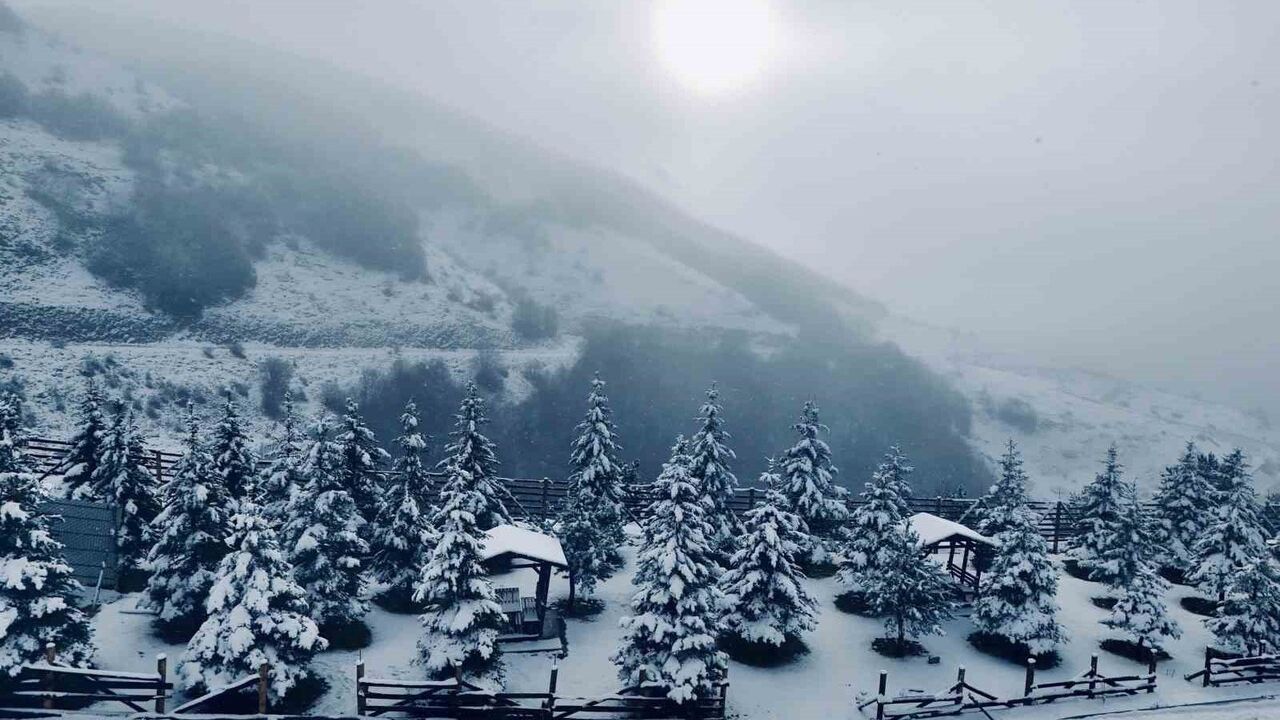 Ladik Akdağ beyaza büründü, kar yağışı kış turizmine umut verdi