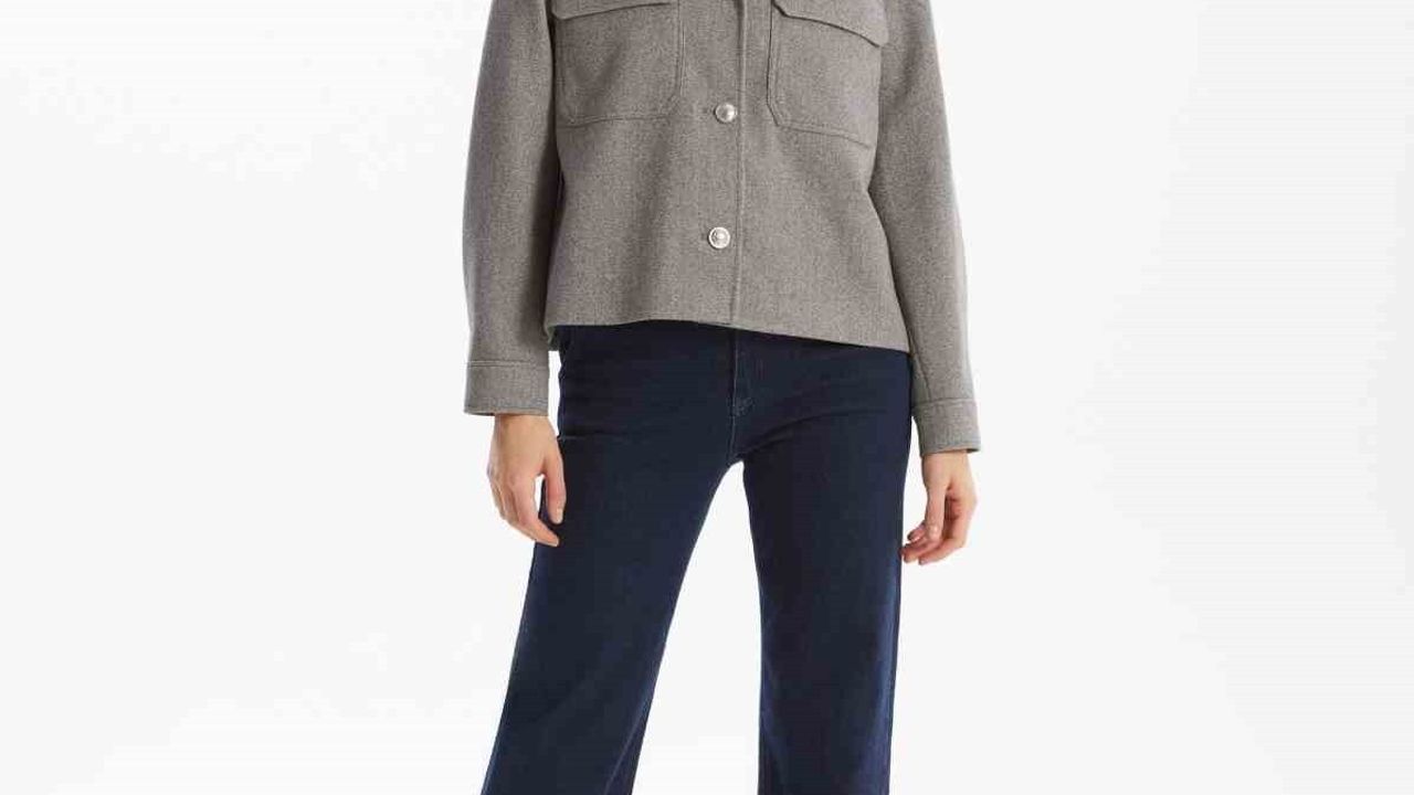 LC Waikiki'nin Kadife ve Kaşe Kaban Koleksiyonu: Sonbahar-Kış İçin Stil ve Konfor