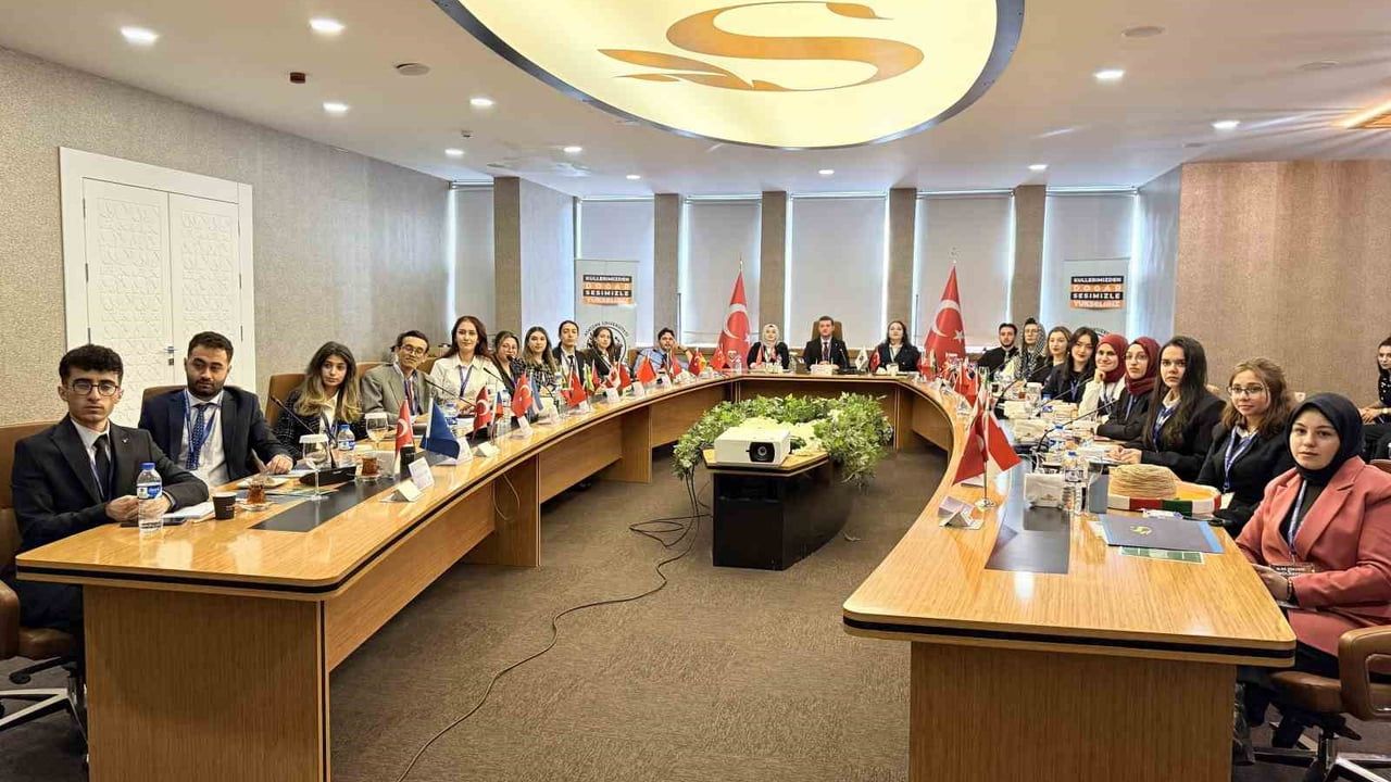 Liderlik Akademisi G-20 Liderler Zirvesi Simülasyonu iki günlük programla tamamlandı