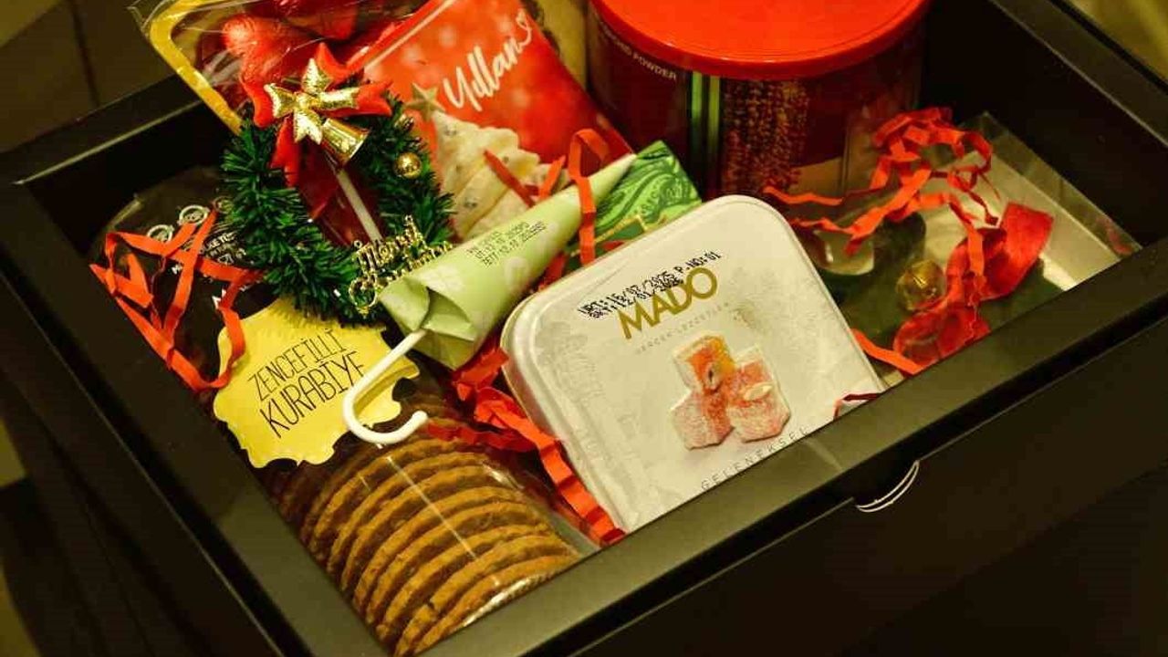 MADO’dan yeni yıla tatlı başlangıç: yılbaşı pastaları ve özel hediye sepetleri