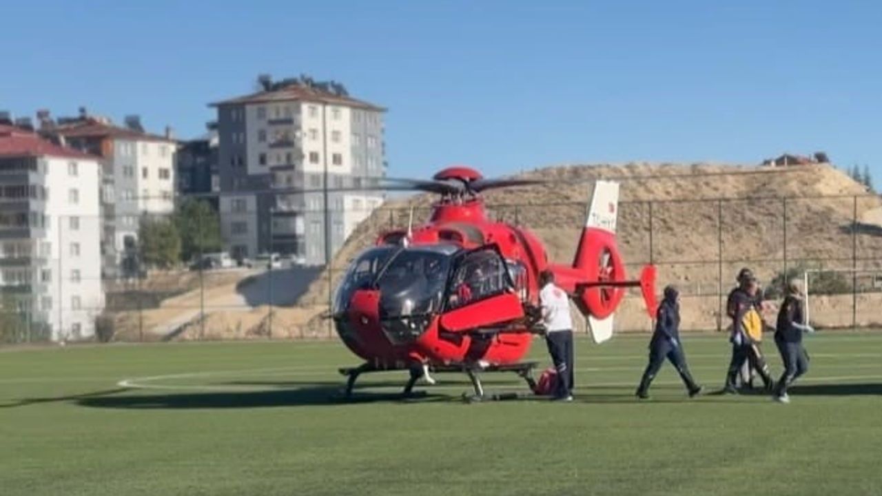 Malatya'da ambulans helikopter, Darende'de düşerek yaralanan 82 yaşındaki hastayı sevk etti