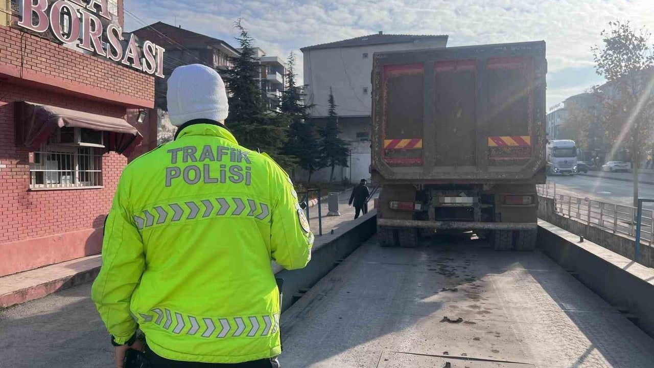 Malatya’da Beton Mikserleri ve Hafriyat Kamyonlarına Drone Destekli Trafik Denetimi