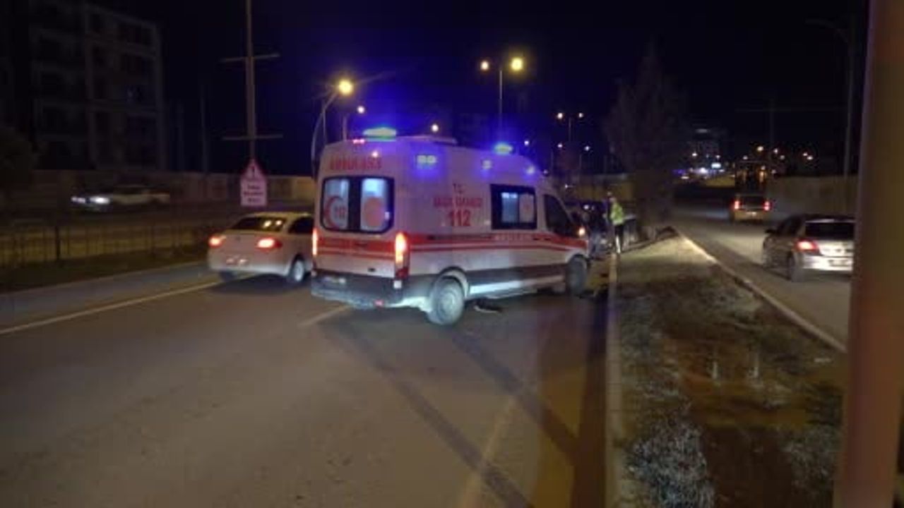 Malatya'da iki aracın çarpıştığı kaza: sürücüler yara almadan, araçlar kullanılamaz hale geldi