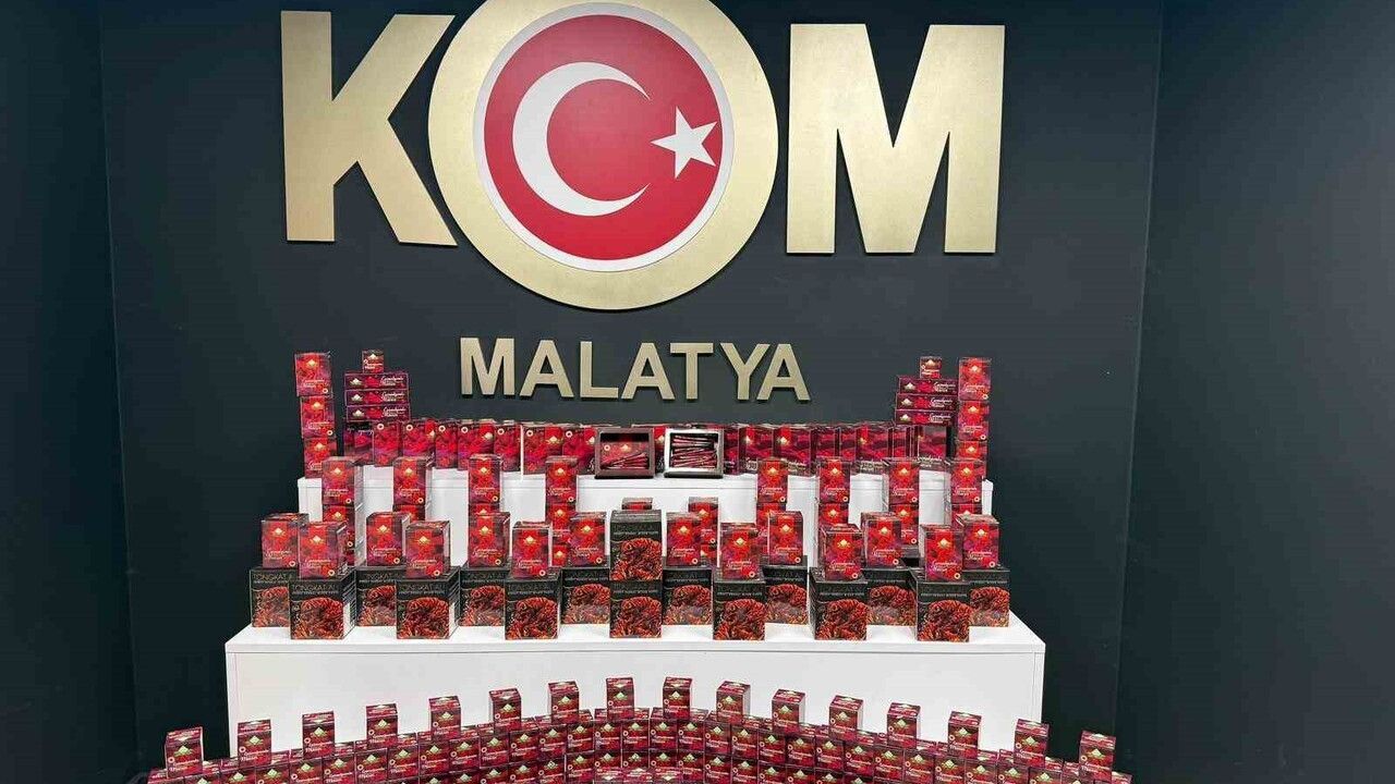 Malatya'da kaçakçılık operasyonu: 54 tarihi sikke ve 2 bin 186 muhtelif emtia ele geçirildi