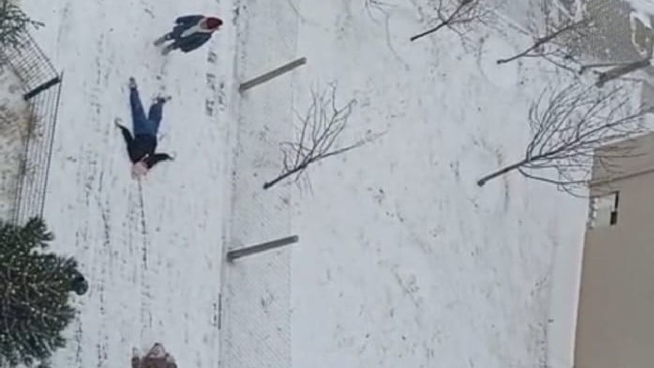 Malatya'da kar yağışı eğitime 1 gün ara getirdi, çocuklar karın tadını çıkardı