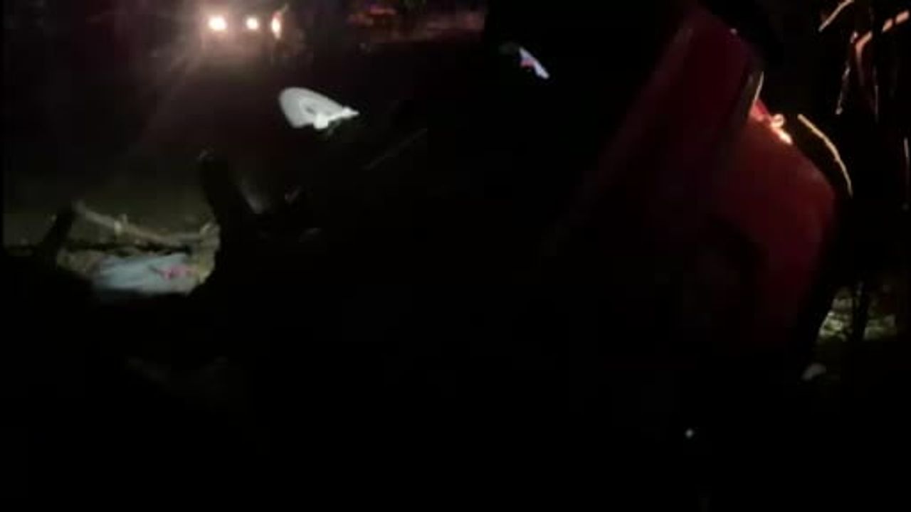 Malatya'da otomobil kayısı bahçesine uçtu: Sürücü yaralandı