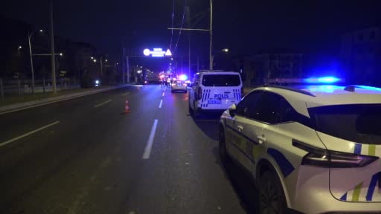 Malatya'da otomobil trambüs direğine çarptı: 1 ölü, 1 ağır yaralı