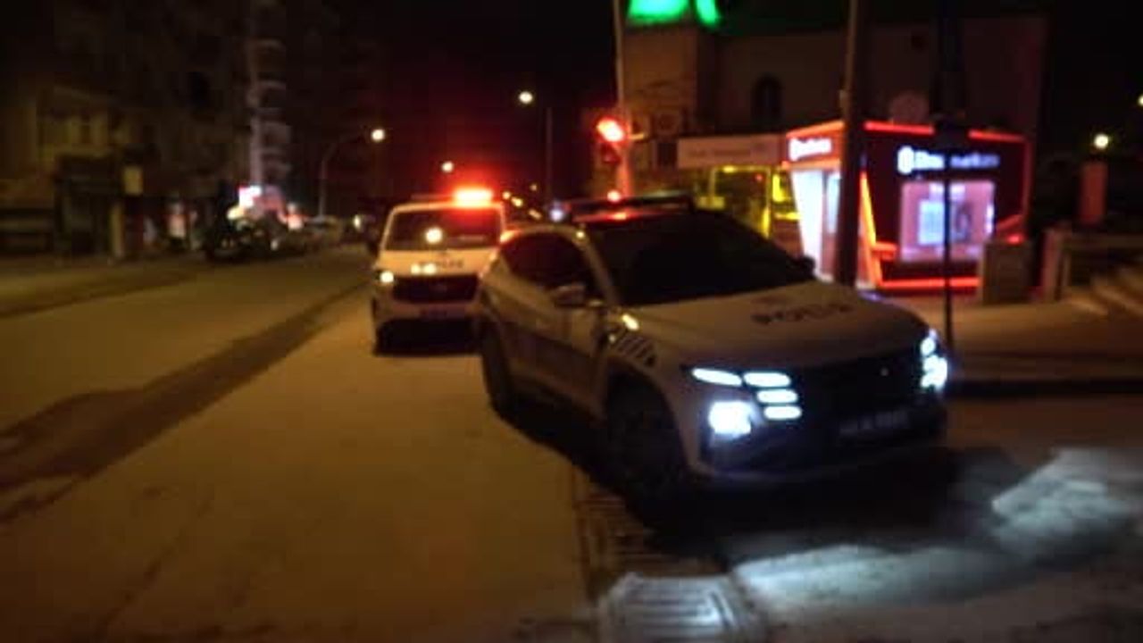 Malatya'da Paşaköşkü'nde şüpheli valiz fünyeyle kontrollü patlatıldı