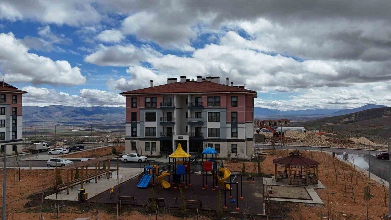 Malatya'da vatandaşlar Murat Kurum'u destekledi: 'Depremzedelerin babası'